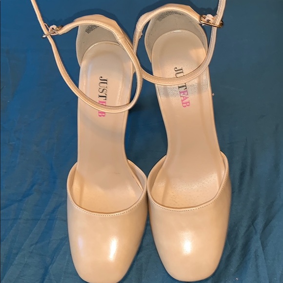 JustFab Shoes - Just Fab Tan Nude Heels Size 7.5 Great Condition!